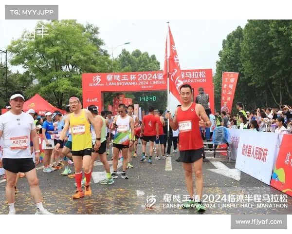 2021马拉松衣服(2024马拉松服装创新设计大赛正式启动为跑步爱好者量身定制)